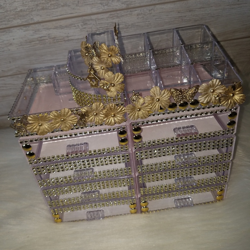 ❌SOLD❌Makeup Storage - Picture 2 of 6
